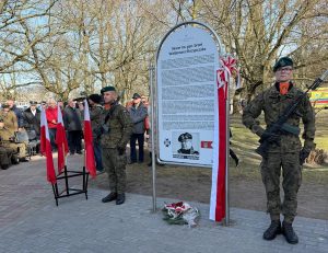 Read more about the article Uroczystości nadania skwerowi imienia gen. broni Waldemara Skrzypczaka (ZDJĘCIA)