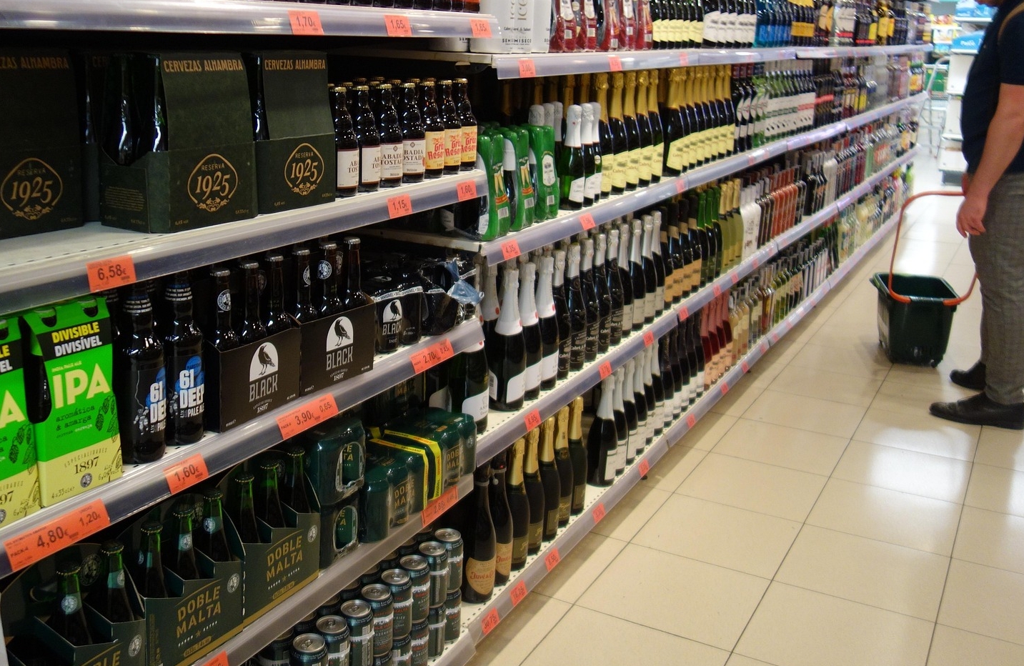 You are currently viewing Nocny zakaz sprzedaży alkoholu w Kołobrzegu? Jest obywatelski projekt w tej sprawie