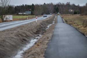 Read more about the article Trwa budowa ścieżki rowerowej na odcinku Kołobrzeg – Pyszka (ZDJĘCIA)