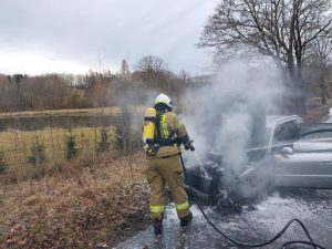 Read more about the article Auto zapaliło się podczas jazdy (ZDJĘCIA)
