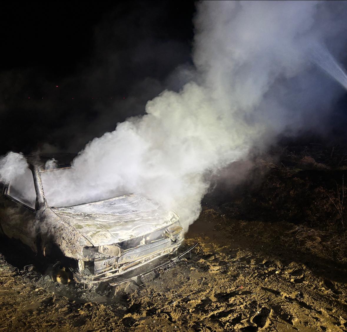 You are currently viewing Pożar samochodu osobowego na drodze