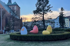 Read more about the article Dekoracje wielkanocne stoją już w centrum i wzdłuż Alei św. Jana Pawła II