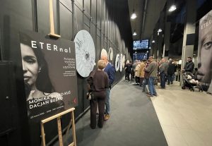Read more about the article Otwarcie wystawy ETERnal Moniki Buśko-Kuś i Dacjana Buśko (ZDJĘCIA, WIDEO)