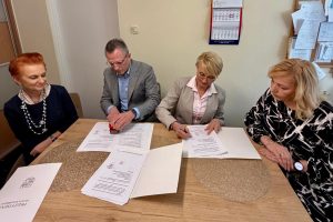 Przy „Dziewiątce” powstanie boisko. Umowa podpisana