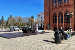 Na plac Ratuszowy w Kołobrzegu wracają ogródki gastronomiczne