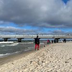 plaża molo i morze w Kołobrzegu