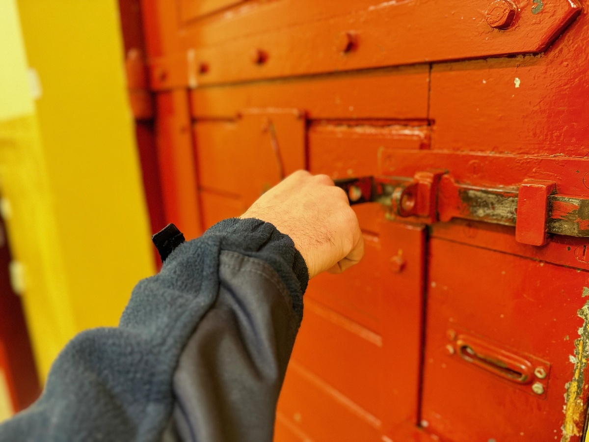 You are currently viewing Kołobrzescy policjanci zatrzymali 8 poszukiwanych osób w dwa dni