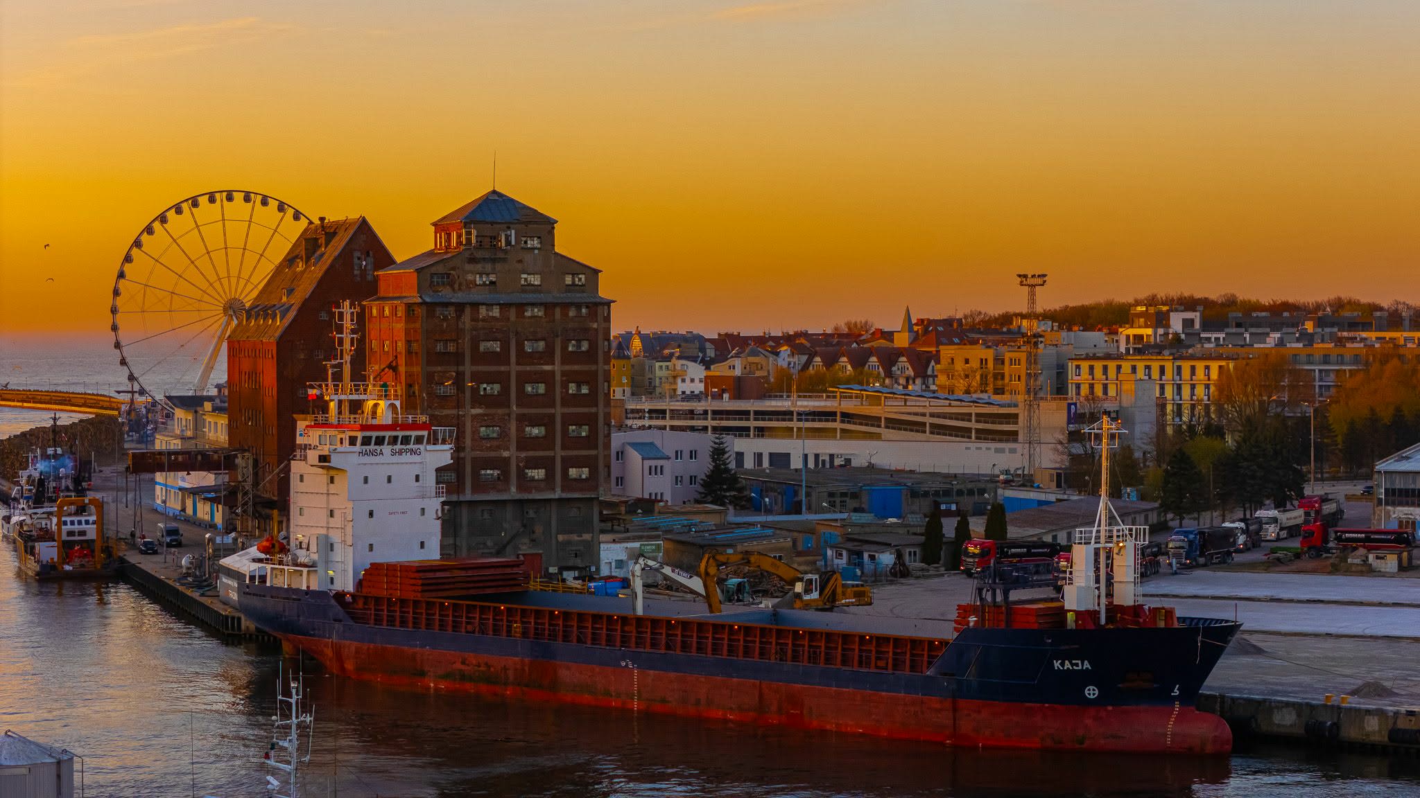 statek w porcie w Kołobrzegu