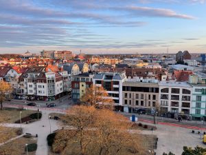 Read more about the article Mediana zarobków w powiecie kołobrzeskim. Kołobrzeg i okoliczne gminy na tle kraju