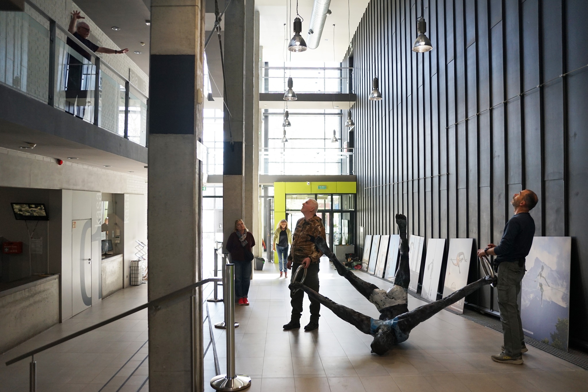 You are currently viewing Rzeźby balansujące w trzech różnych miejscach. Jutro wernisaż