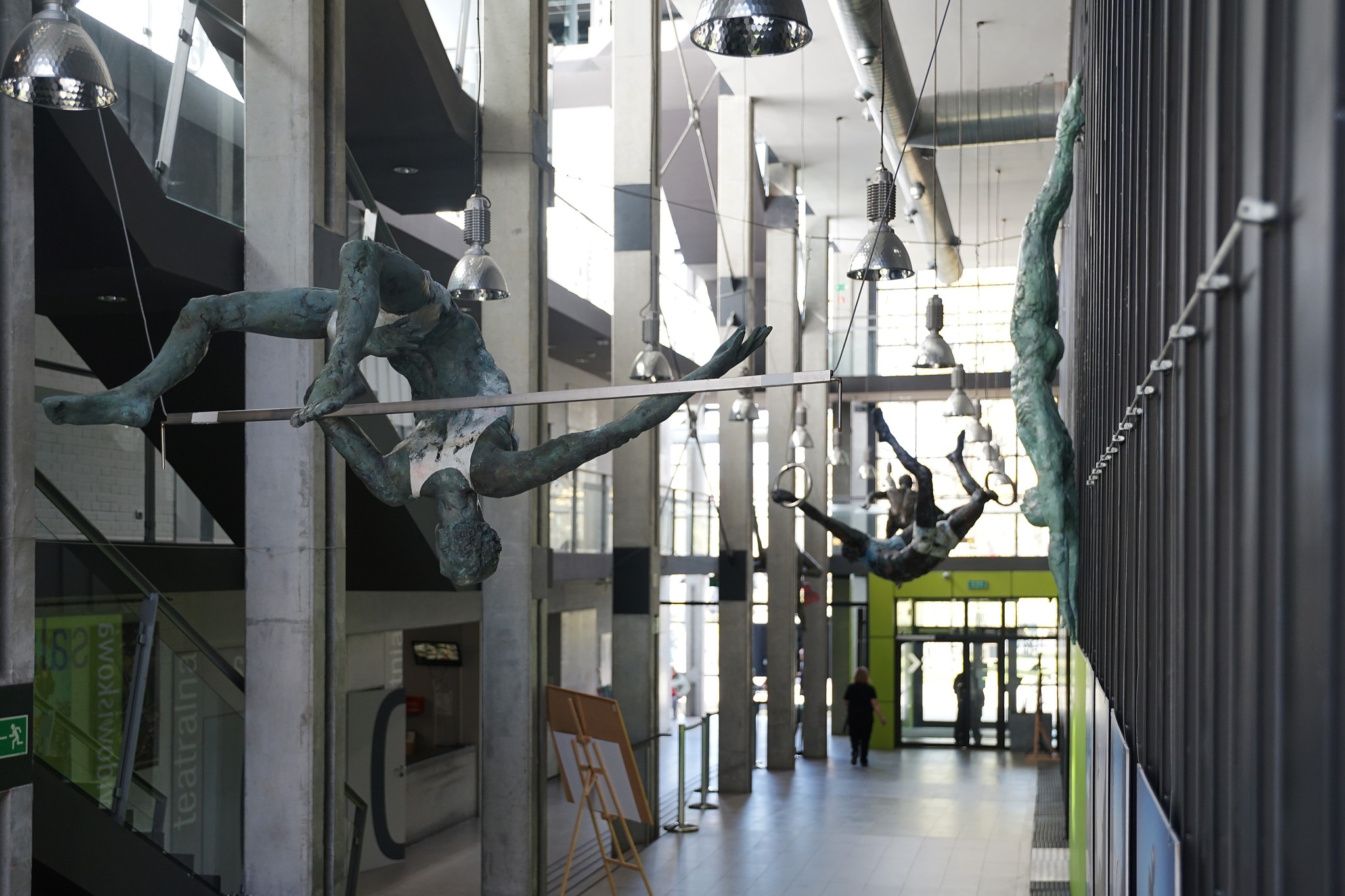 You are currently viewing Rzeźby balansujące Jerzego Kędziory w Regionalnym Centrum Kultury