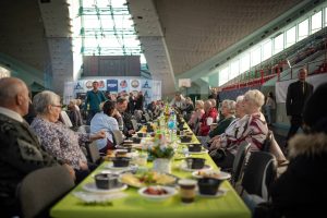 Read more about the article Około 200 osób zasiadło do Miejskiego Śniadania Wielkanocnego