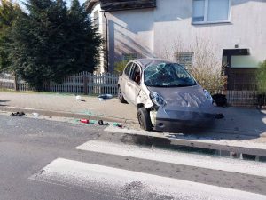 Read more about the article Wypadek w Dygowie. Jedno auto dachowało