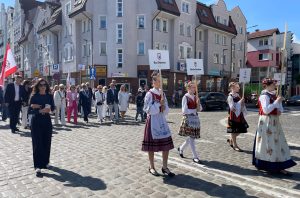Dni Kołobrzegu 2026: barwny korowód przeszedł z centrum do portu (ZDJĘCIA, WIDEO)