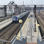 dworzec pkp w Kołobrzegu i pociąg