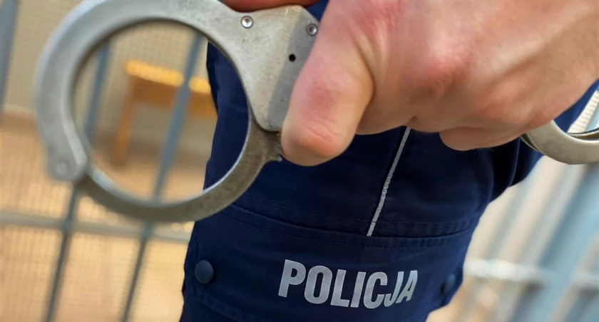 You are currently viewing Interwencja policji: agresywny obcokrajowiec został przekazany Straży Granicznej