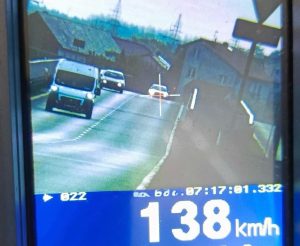 Przekroczył dozwoloną prędkość o 58 km/h. Drogówka zatrzymała pirata drogowego