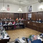 Prezydent Kołobrzegu z absolutorium. Jak głosowali radni?