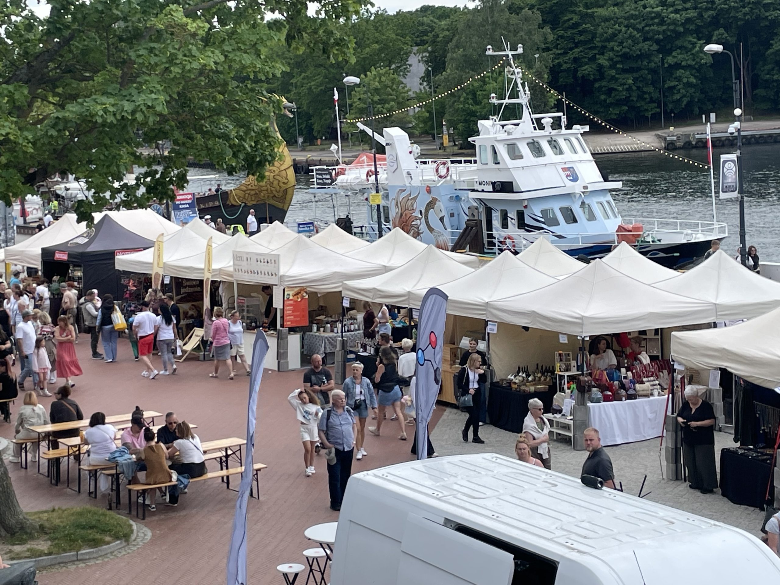 You are currently viewing Festiwal pod latarnią morską. Słodko Gorzko i Targi Twórców potrwają do niedzieli