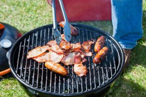 Pierwsze grille sezonu i kościelna dyspensa na jedzenie mięsa. Czy wierni w Kołobrzegu z niej skorzystają?