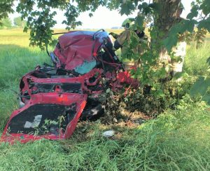 Tragiczny wypadek w rejonie Ramlewa. Nie żyje kierowca osobowego renault