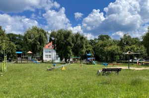 Kołobrzeg odświeży wybrane siłownie plenerowe i place zabaw. Sprawdzamy, które