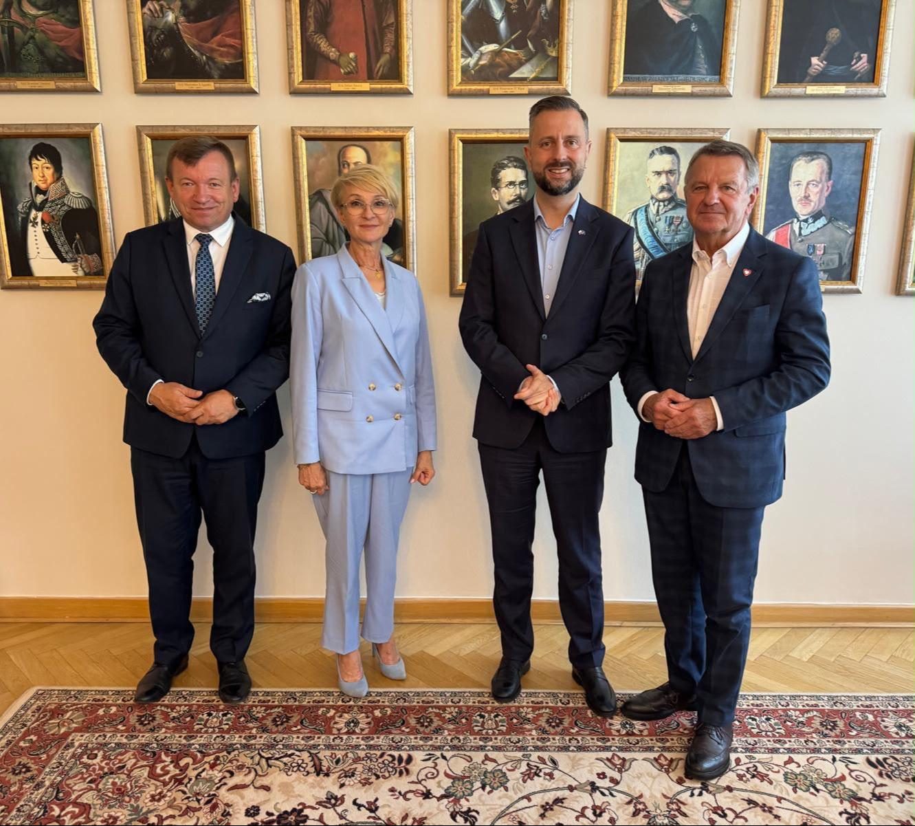 You are currently viewing Rozmowy w Warszawie o przyszłości wojskowej części Portu Kołobrzeg