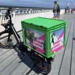 Żabka Jush testuje wakacyjną usługę w Kołobrzegu. To pierwszy nadmorski pilotaż