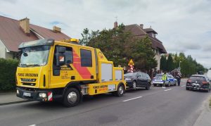 Kradzione auto, podwójne tablice i ucieczka przed policją — zatrzymani po szybkiej akcji policji
