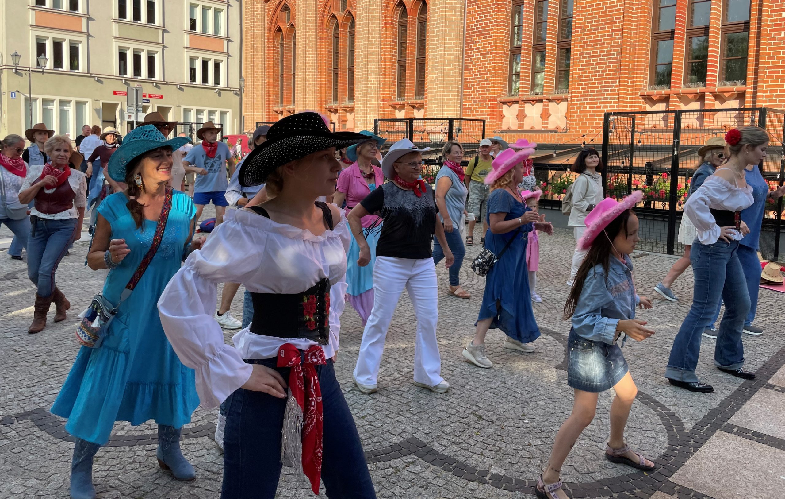 You are currently viewing Letnia potańcówka. Tym razem w rytmie country (ZDJĘCIA, WIDEO)