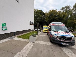 Ogólnodostępny defibrylator pomógł uratować życie kuracjuszki