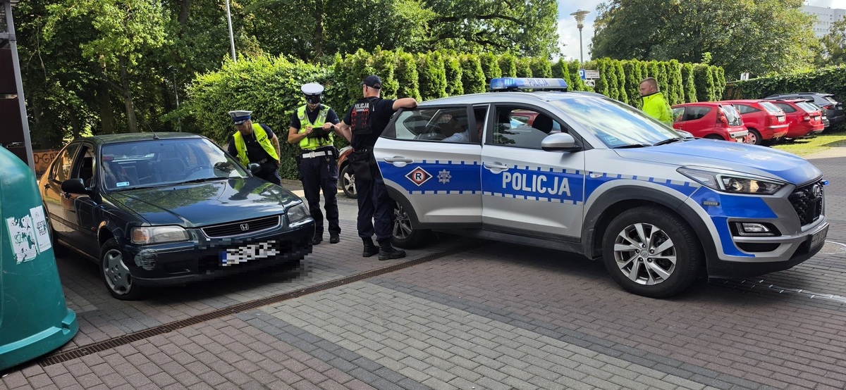 policjanci zatrzymali pijanego kierowcę