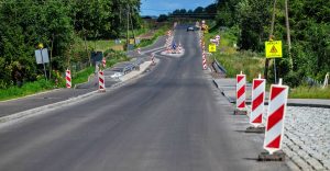 Przebudowa DW102 na odcinku Trzebiatów-Kołobrzeg powoli zbliża się do końca (ZDJĘCIA)