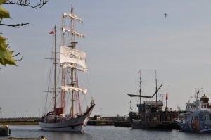 Widowiskowe wejście do portu: ORP „Iskra” wpłynie do Kołobrzegu