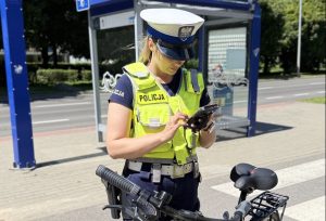 Policjanci przyjrzeli się użytkownikom hulajnóg. Posypały się pouczenia i mandaty