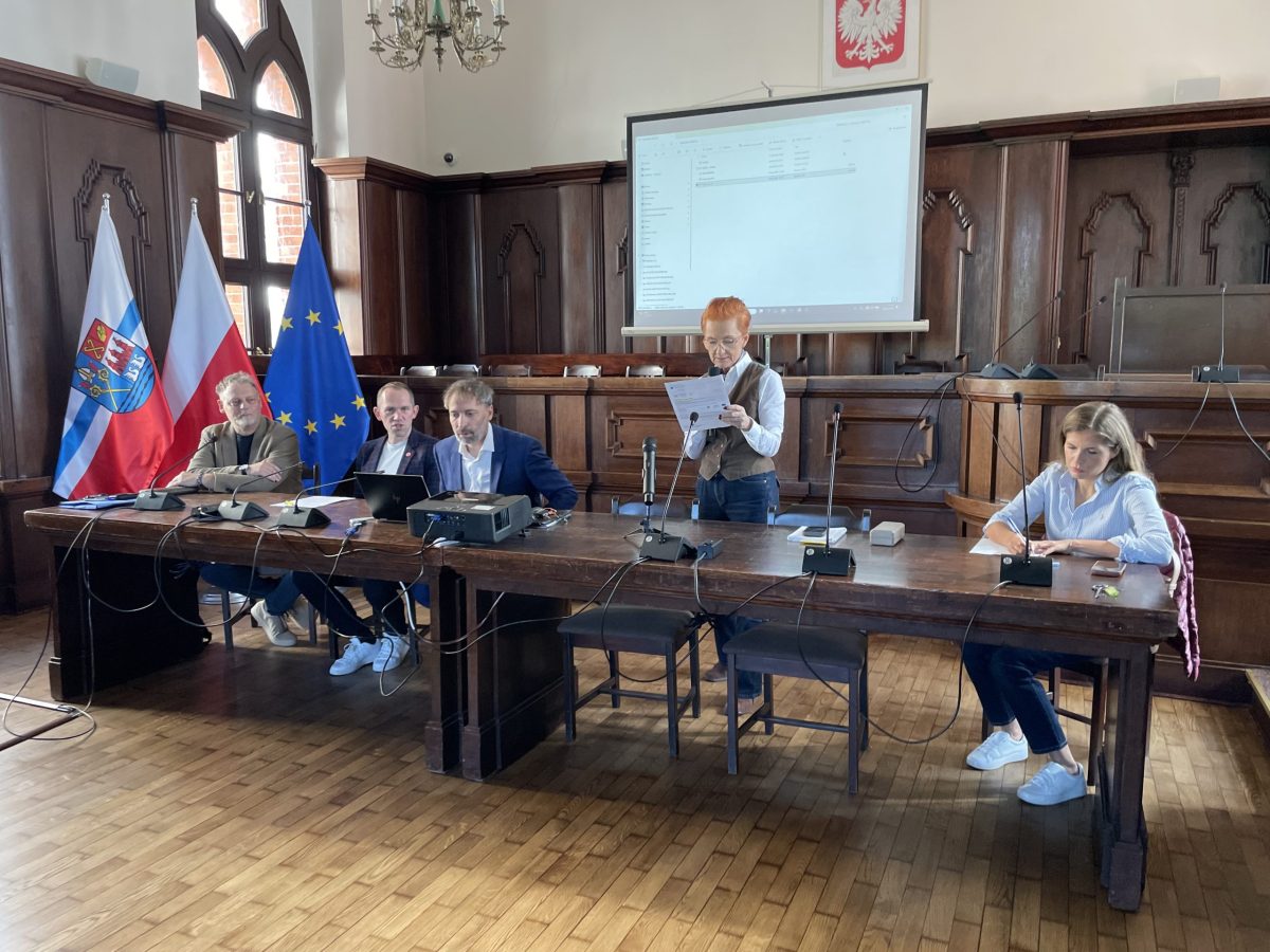 spotkanie przedsiębiorców i urzędników w ratuszu w Kołobrzegu