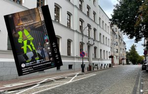 Nieobyczajne treści i dzieci na jednej scenie. Miasto komentuje