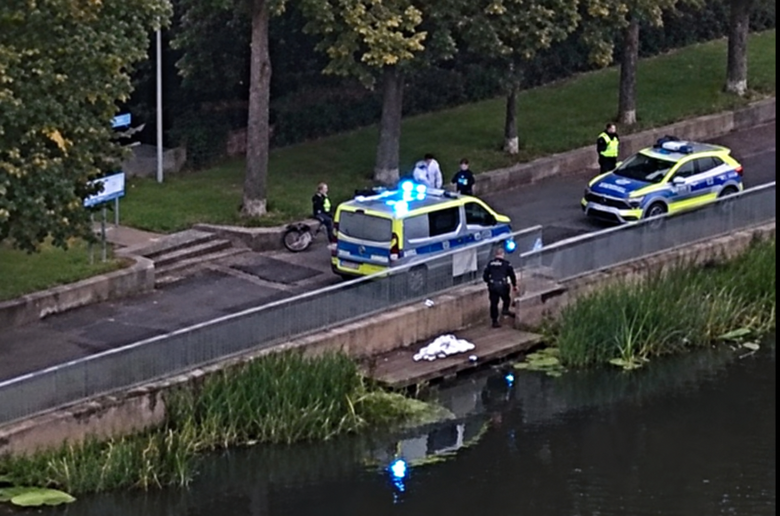policjanci wyłowili ciało z Parsęty