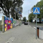 Zmiany na Portowej. Zniknie betonowy mur, ale graffiti z myszką zostanie zachowane