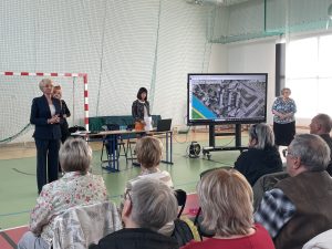 Szlabany w centrum Kołobrzegu. Zamknąć całe podwórko czy tylko jego część?