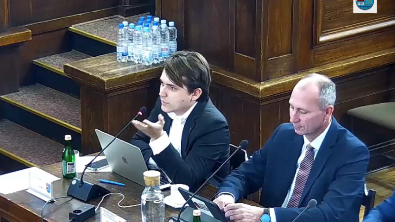 radny tomicki i Bieńkowski podczas sesji Rady Miasta Kołobrzeg