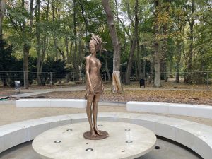 „Melody” już w parku Szarmacha. Rewitalizacja wokół stawku na finiszu