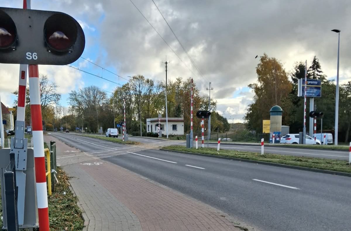 You are currently viewing PKP podało termin remontu torowiska na Koszalińskiej. 10 dni bez przejazdu?